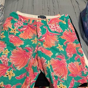 Size 10 Lilly Pulitzer Avenue shorts!